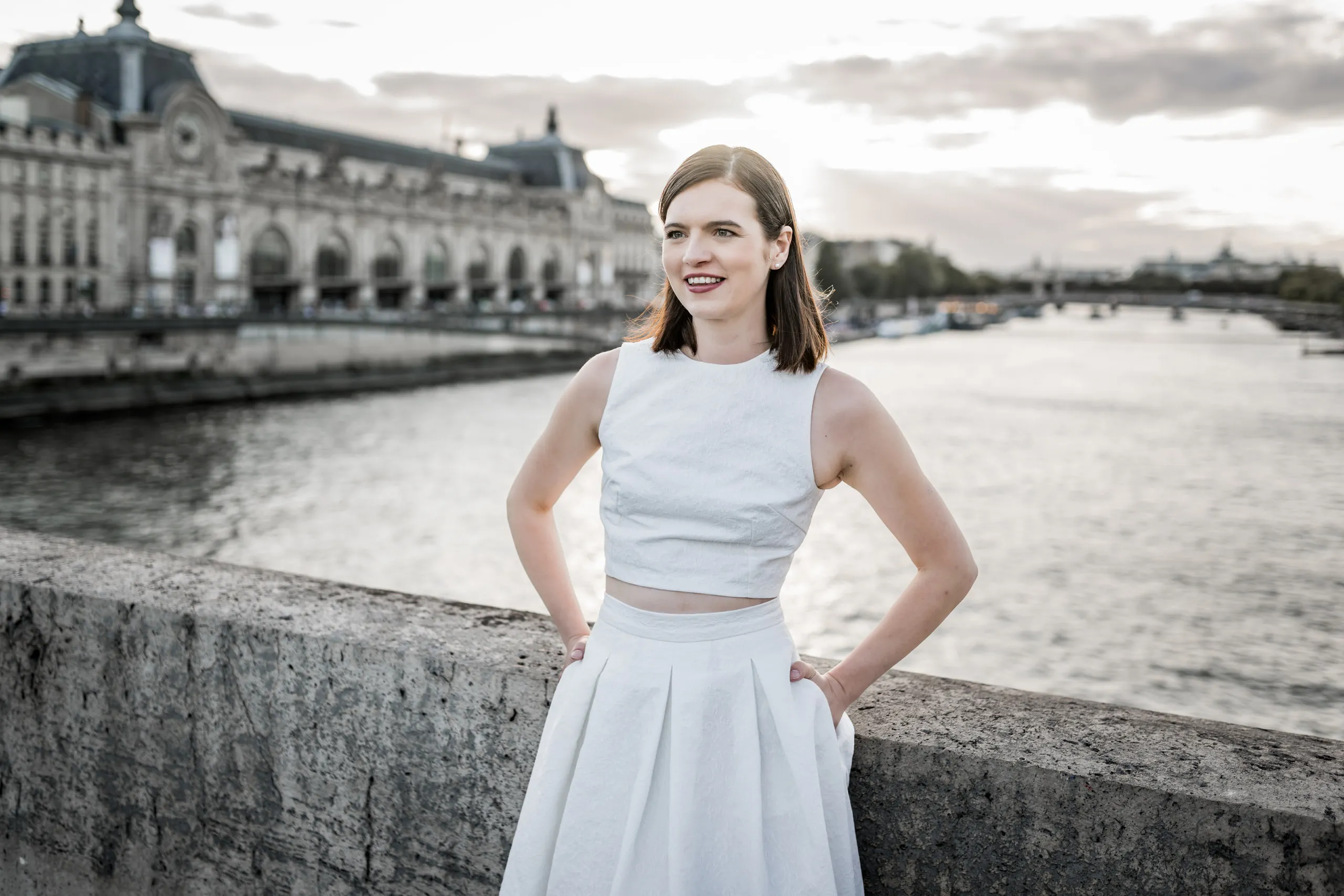 Editoriales Brautportrait am Seineufer in Paris