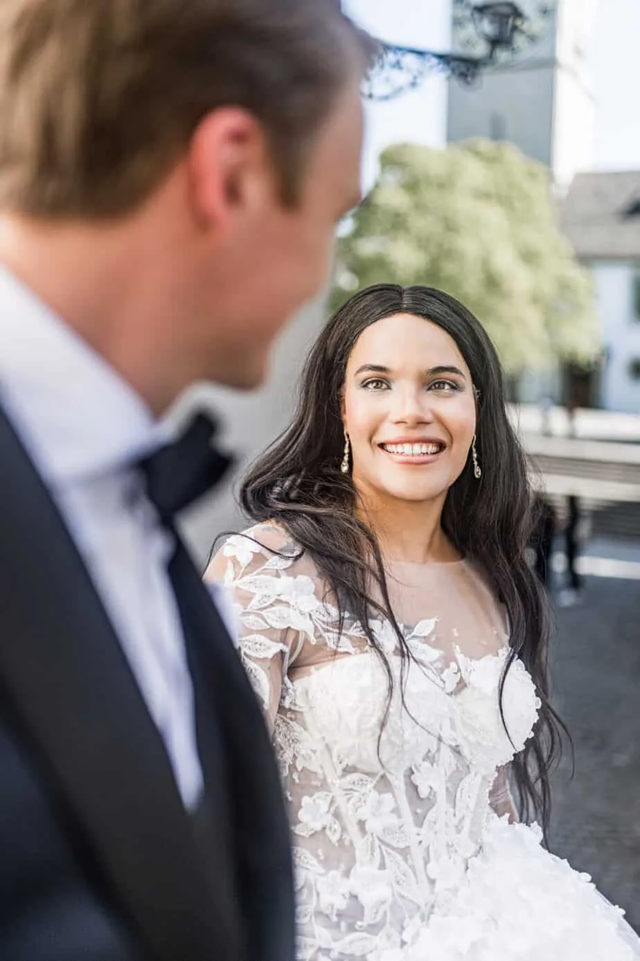 Elegantes Paarfoto beim Elopement Editorial in Zürich