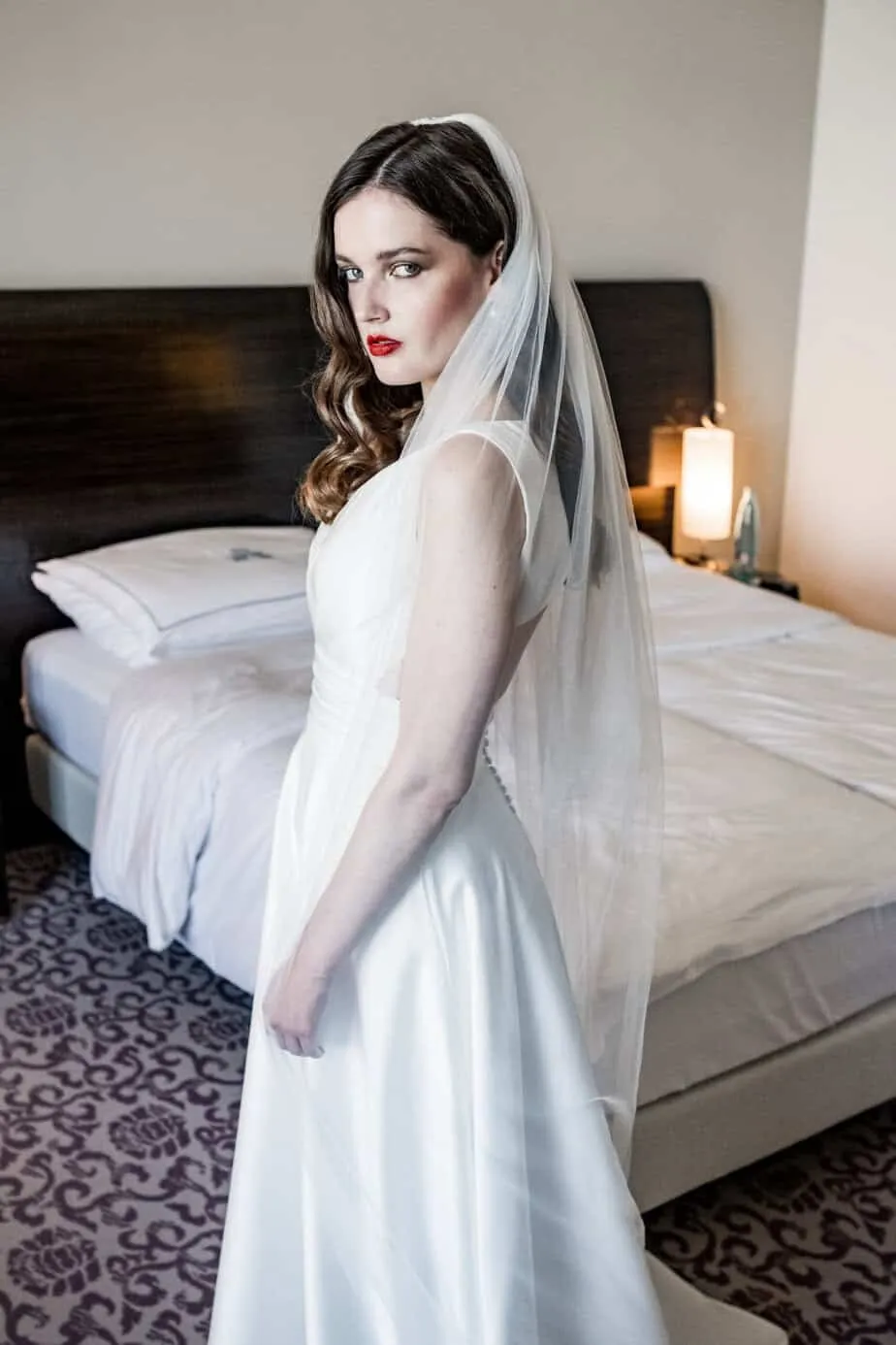 Braut mit Schleier beim editorialen Hochzeitsshooting in Hamburg