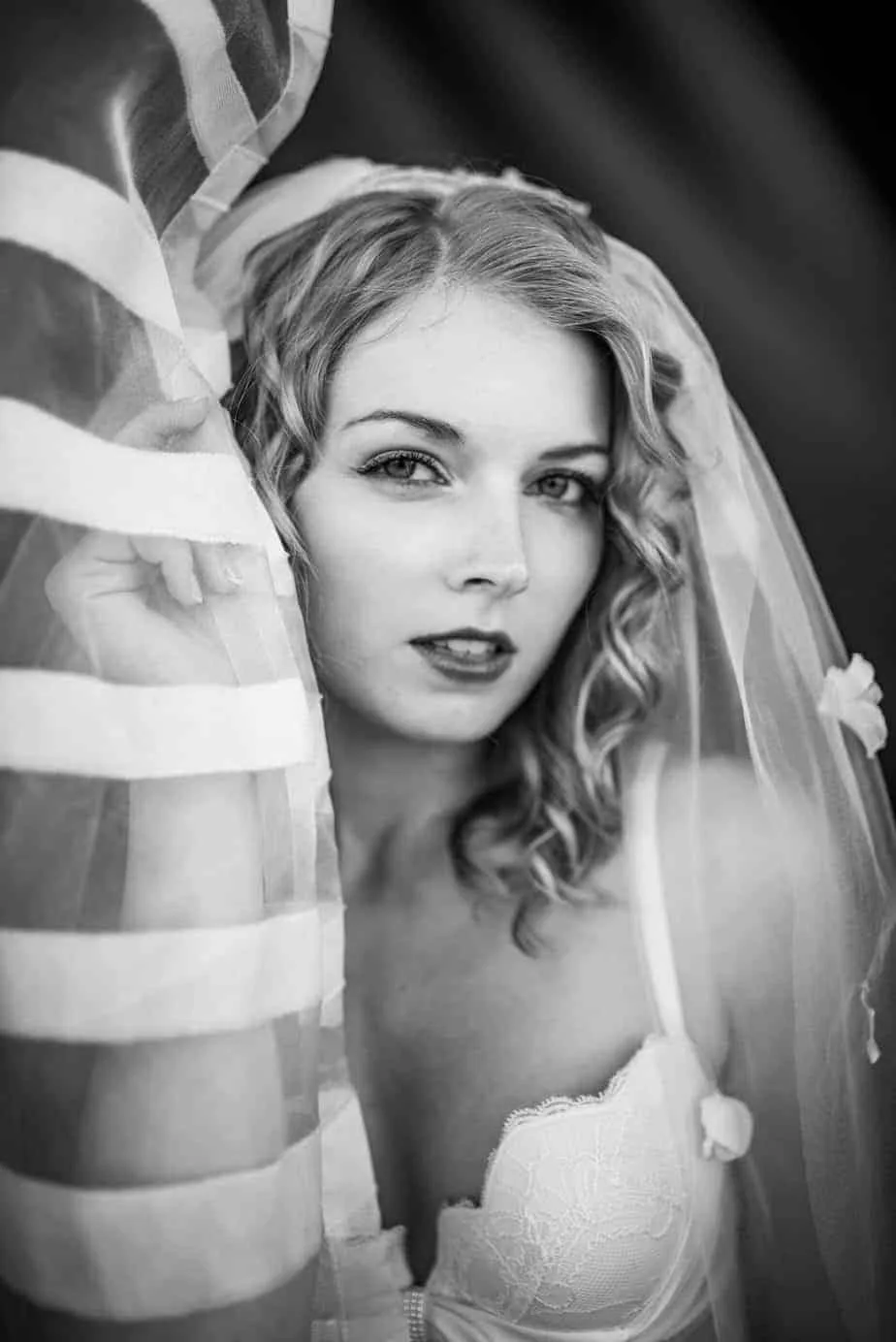 Getting-ready-Moment vor der Hochzeit
