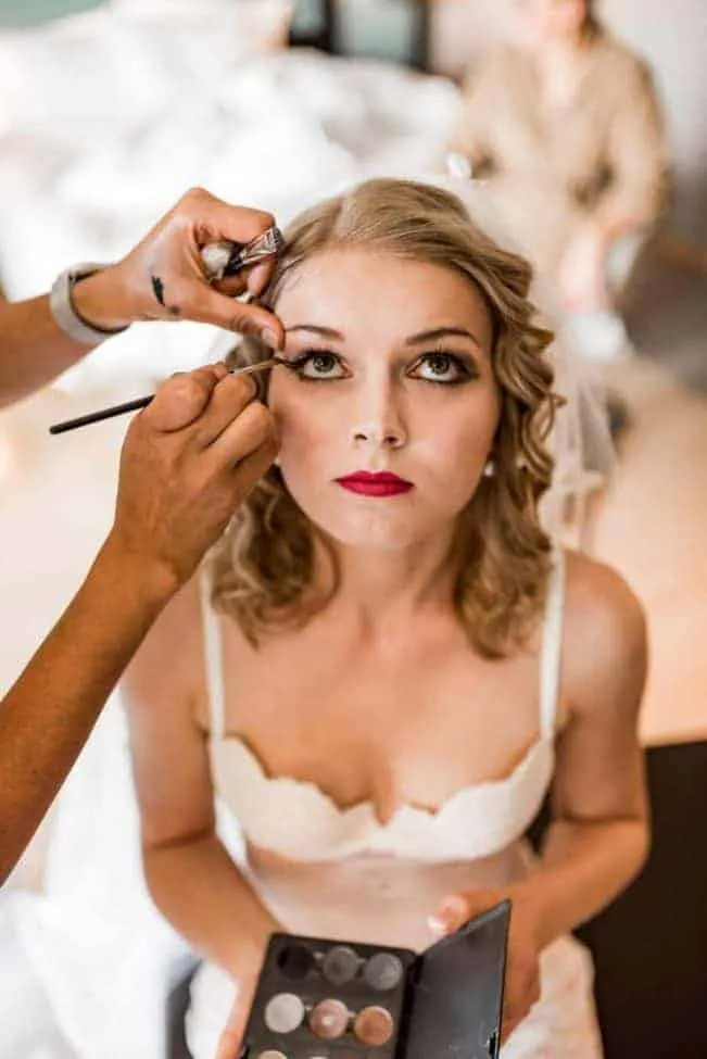 Visagistin begleitet das Brautstyling in Hamburg
