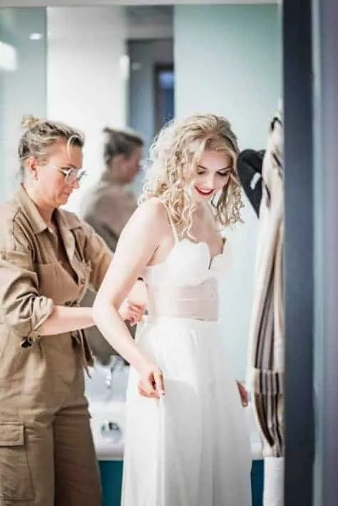 Detail des Getting Ready vor der Hochzeit