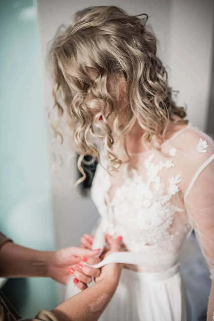 Detail des Getting Ready vor der Hochzeit