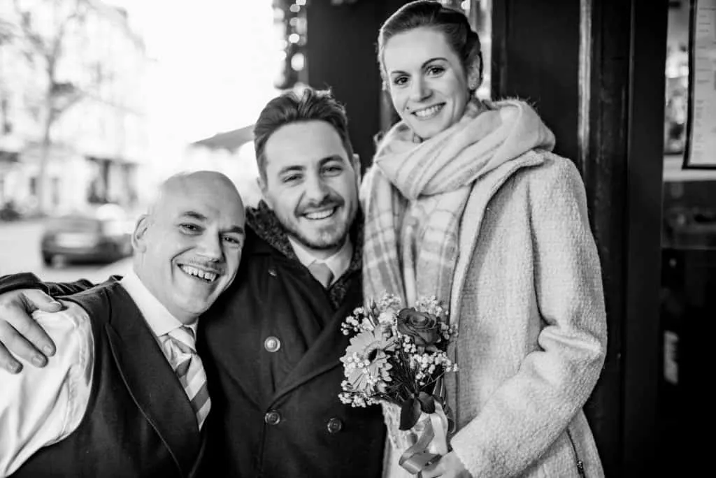 Fröhliches Gruppenfoto mit Roberta und Daniel in Hamburg