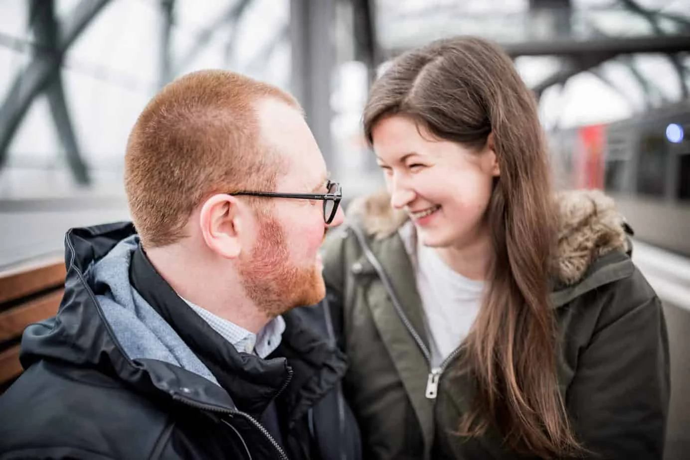 Natürliches Paarportrait in der Hamburger Innenstadt