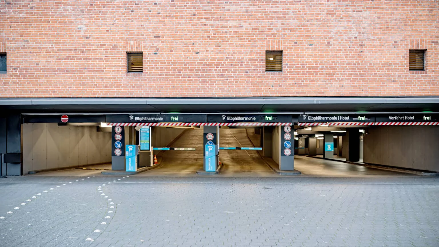 Günstig Parken an der Elbphilharmonie