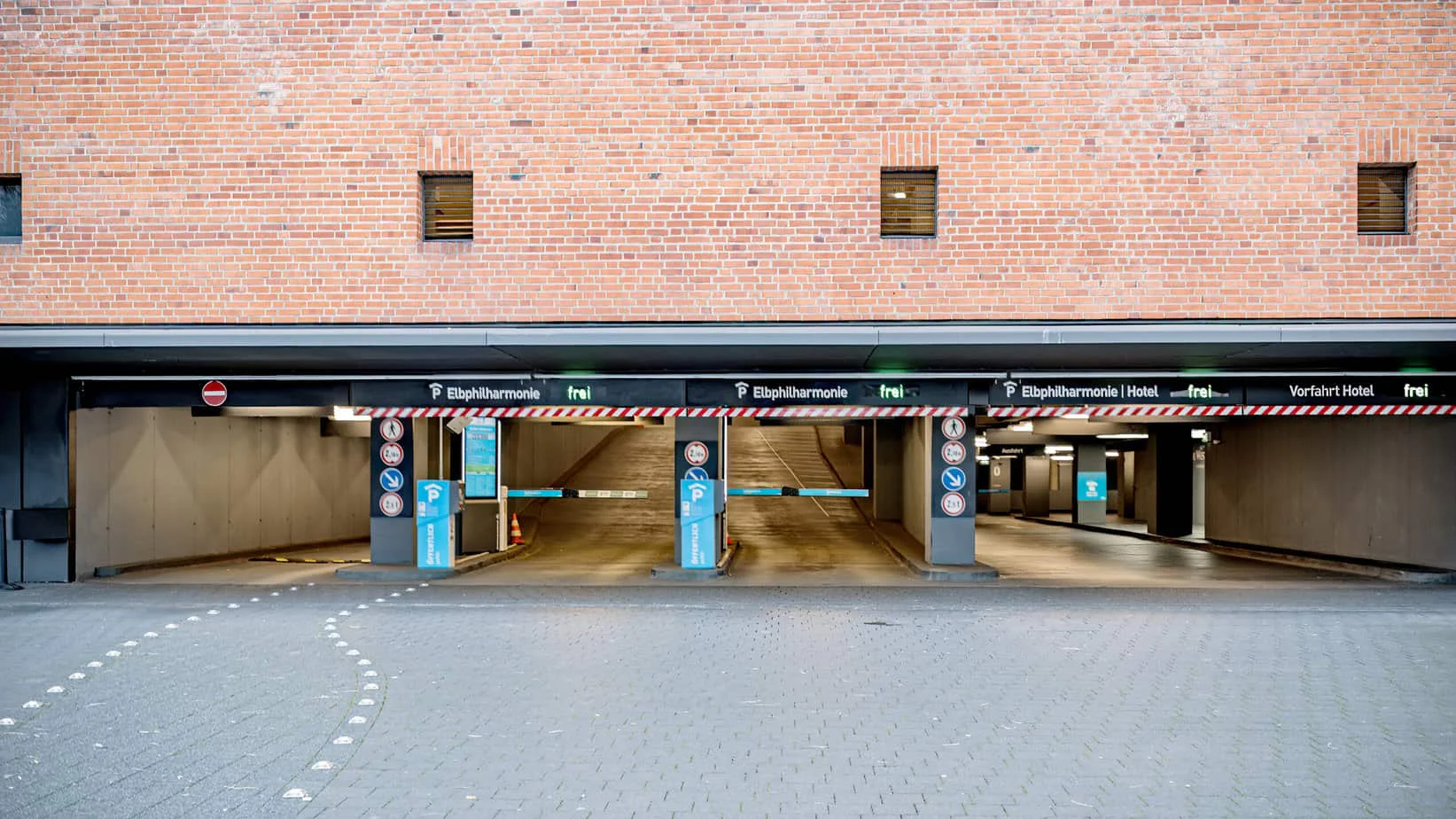 Günstig Parken an der Elbphilharmonie