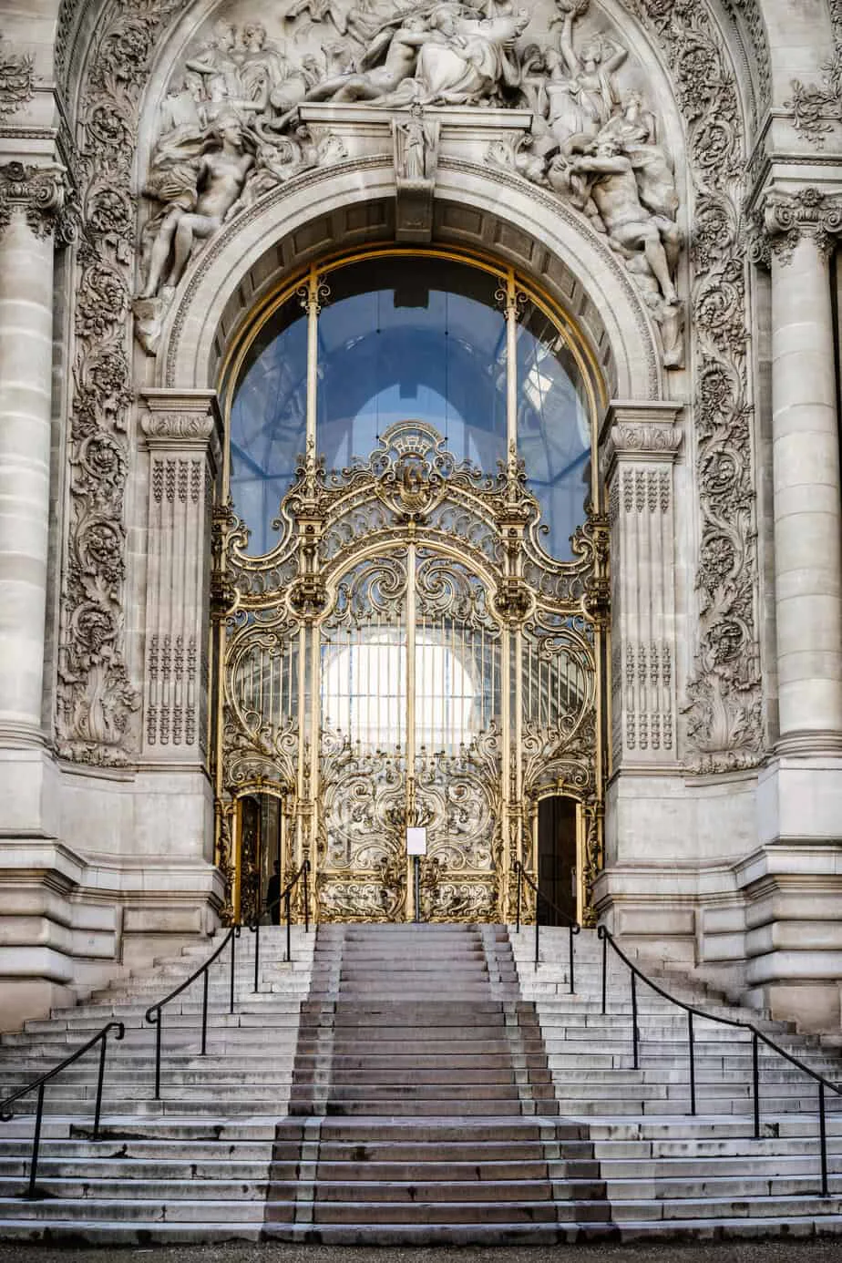 Goldenes Eingangstor des Petit Palais in Paris