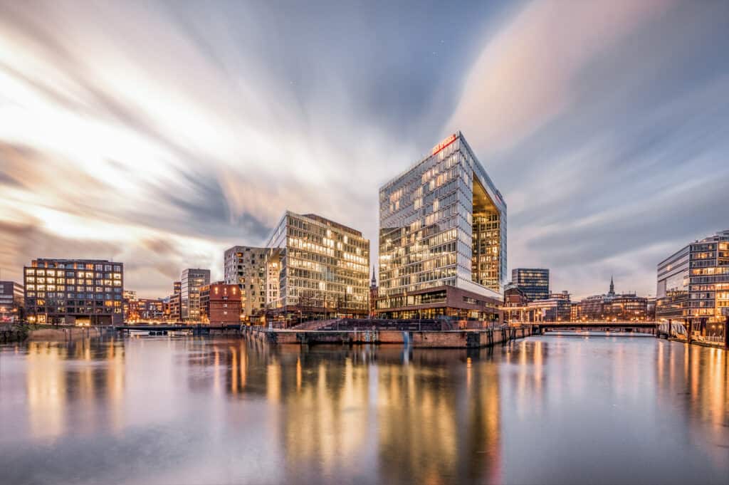 Spiegelgebäude Hamburg als Timeblending