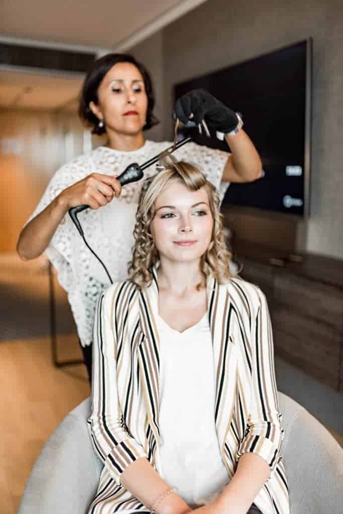 Braut beim Getting Ready